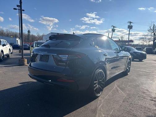 Nero Ribelle Metallic 2022 Maserati Levante Modena S