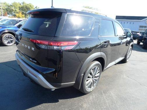 2025 Nissan Pathfinder SL 4WD
