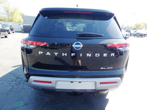 2025 Nissan Pathfinder SL 4WD