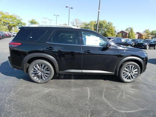2025 Nissan Pathfinder SL 4WD