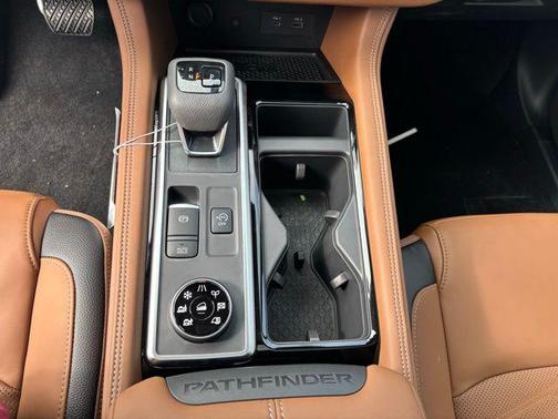 2025 Nissan Pathfinder Platinum 4WD