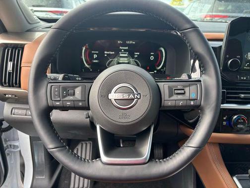 2025 Nissan Pathfinder Platinum 4WD