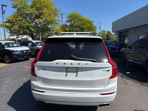 2020 Volvo XC90 T6 Momentum