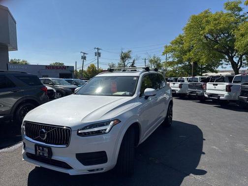 2020 Volvo XC90 T6 Momentum