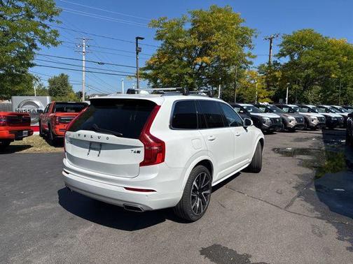 2020 Volvo XC90 T6 Momentum