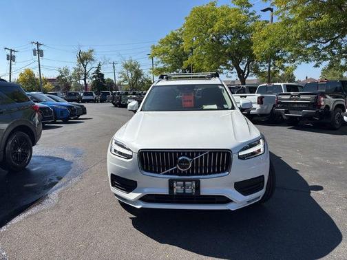 2020 Volvo XC90 T6 Momentum