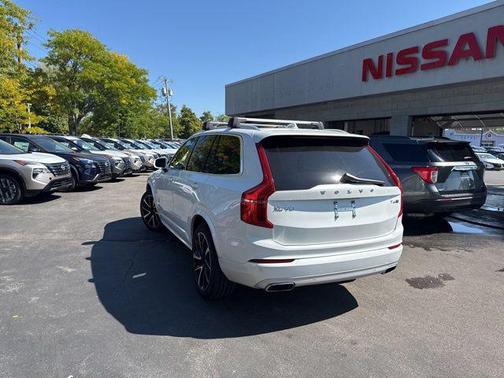 2020 Volvo XC90 T6 Momentum