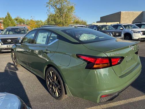 2025 Nissan Altima SR FWD