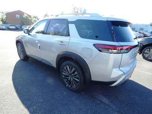 2025 Nissan Pathfinder SL 4WD