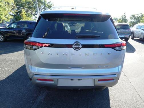 2025 Nissan Pathfinder SL 4WD