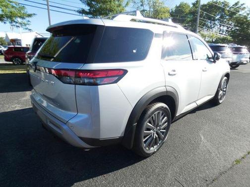 2025 Nissan Pathfinder SL 4WD