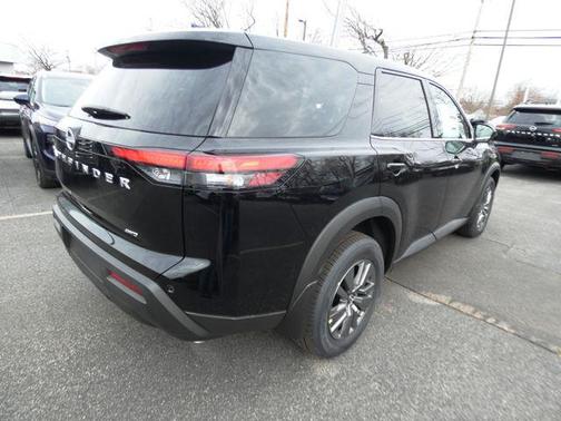 2025 Nissan Pathfinder S 4WD