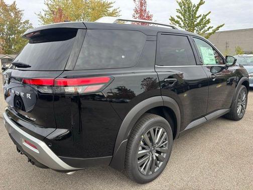 2025 Nissan Pathfinder SL 4WD
