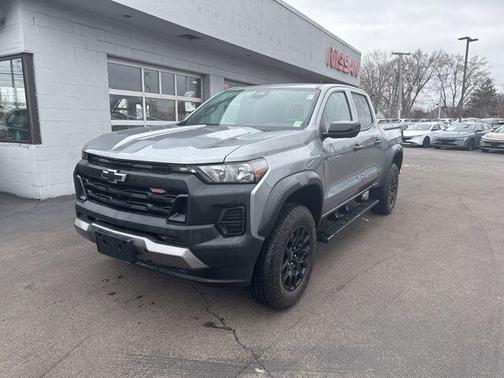 Sterling Gray Metallic 2024 Chevrolet Colorado Trail Boss