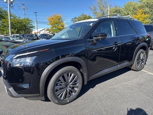 2025 Nissan Pathfinder SL 4WD