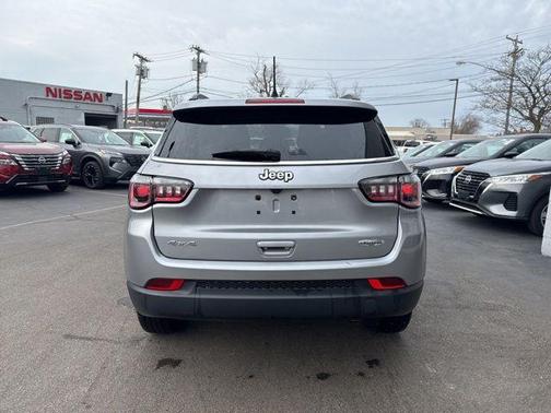 Billet Silver Metallic Clearcoat 2022 Jeep Compass Latitude