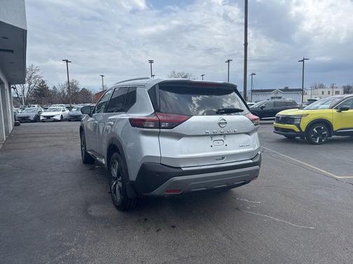 Brilliant Silver Metallic 2021 Nissan Rogue SL