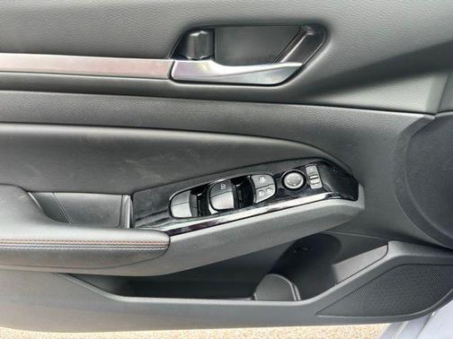 2025 Nissan Altima SR AWD