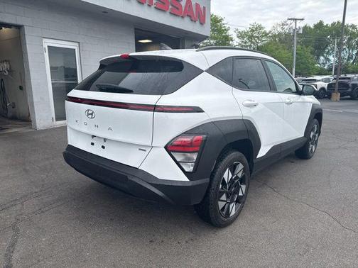 Atlas White 2024 Hyundai KONA SEL