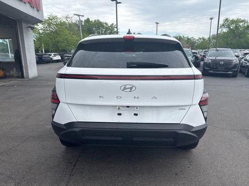 Atlas White 2024 Hyundai KONA SEL