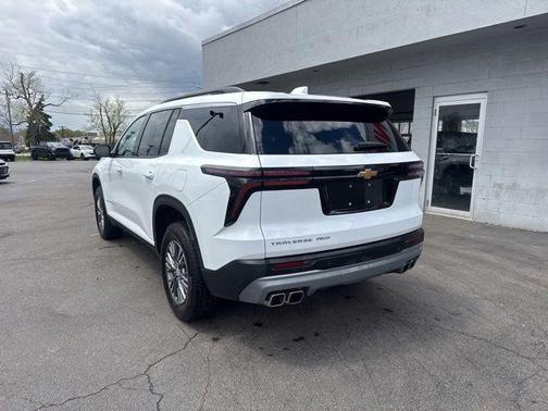 Summit White 2026 Chevrolet Traverse LT