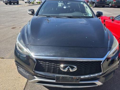 2017 INFINITI QX30 Premium