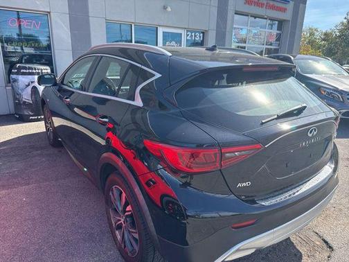 2017 INFINITI QX30 Premium