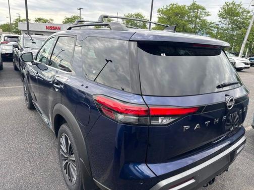 Deep Ocean Blue Pearl 2026 Nissan Pathfinder Platinum