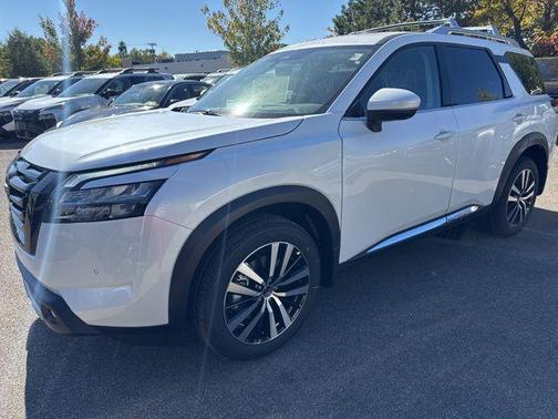 2025 Nissan Pathfinder Platinum 4WD