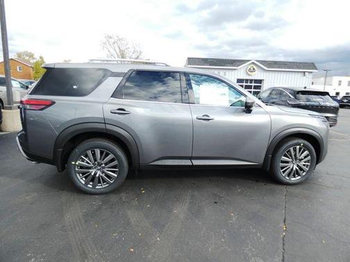 2025 Nissan Pathfinder SL 4WD