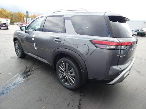 2025 Nissan Pathfinder SL 4WD