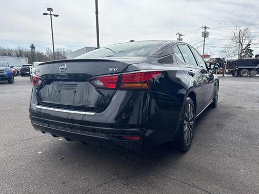 Super Black 2023 Nissan Altima 2.5 SV
