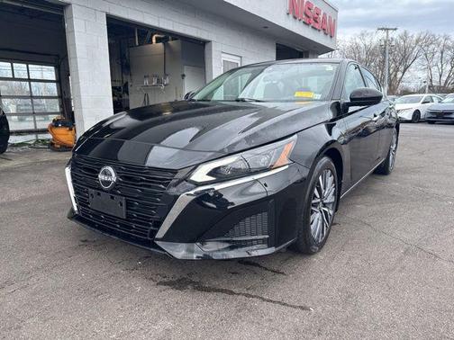 Super Black 2023 Nissan Altima 2.5 SV