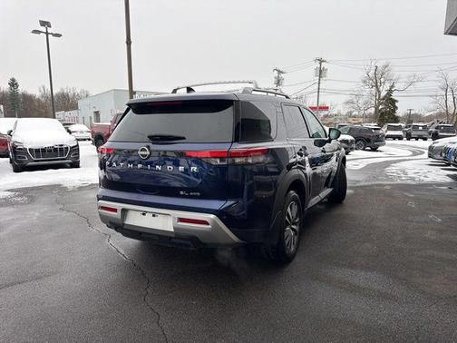 2024 Nissan Pathfinder SL 4WD
