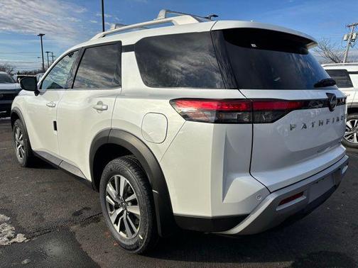 2025 Nissan Pathfinder SL 4WD