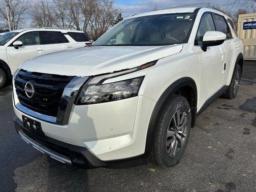 2025 Nissan Pathfinder SL 4WD