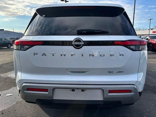 2025 Nissan Pathfinder SL 4WD