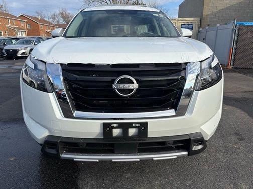 2025 Nissan Pathfinder SL 4WD