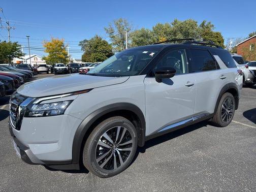 2025 Nissan Pathfinder Platinum 4WD