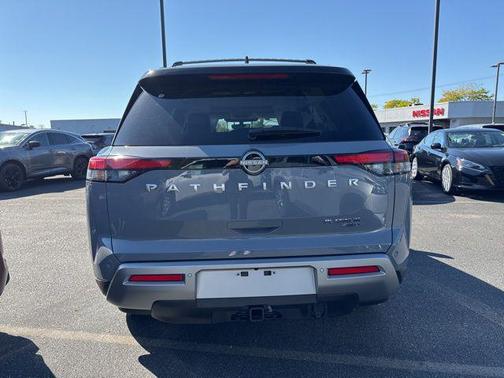 2025 Nissan Pathfinder Platinum 4WD
