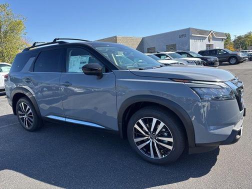 2025 Nissan Pathfinder Platinum 4WD