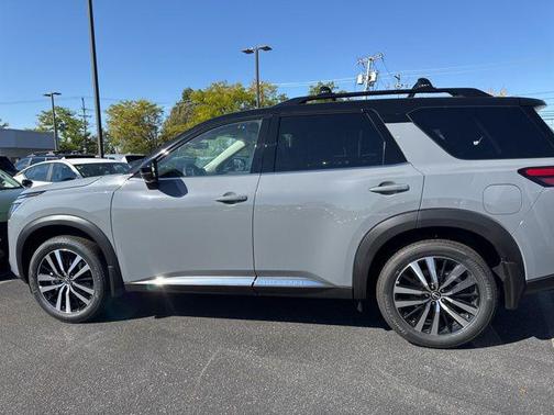 2025 Nissan Pathfinder Platinum 4WD