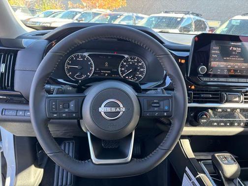 2025 Nissan Pathfinder SV 4WD