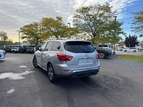 2019 Nissan Pathfinder SL
