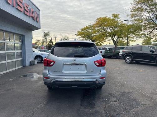 2019 Nissan Pathfinder SL