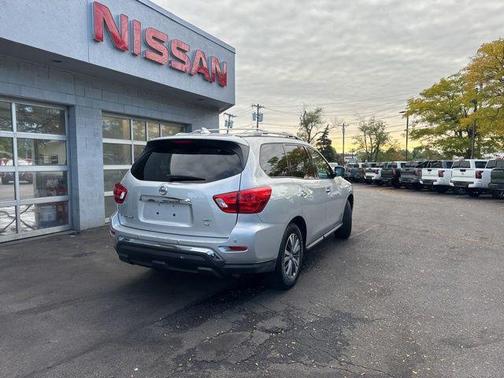 2019 Nissan Pathfinder SL