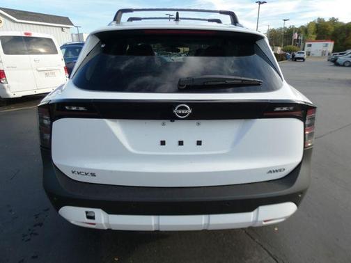 2026 Nissan Kicks SV