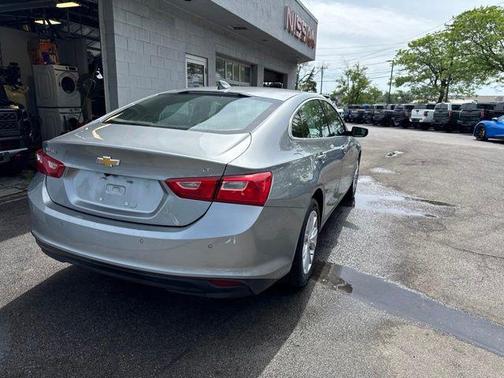 Sterling Gray Metallic 2024 Chevrolet Malibu FWD 1LT