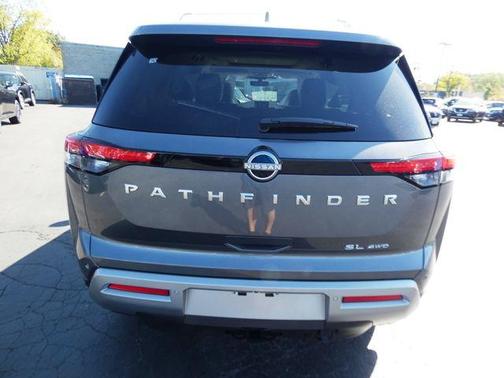 2025 Nissan Pathfinder SL 4WD