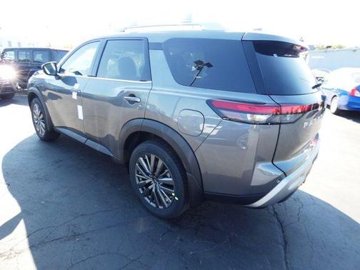 2025 Nissan Pathfinder SL 4WD